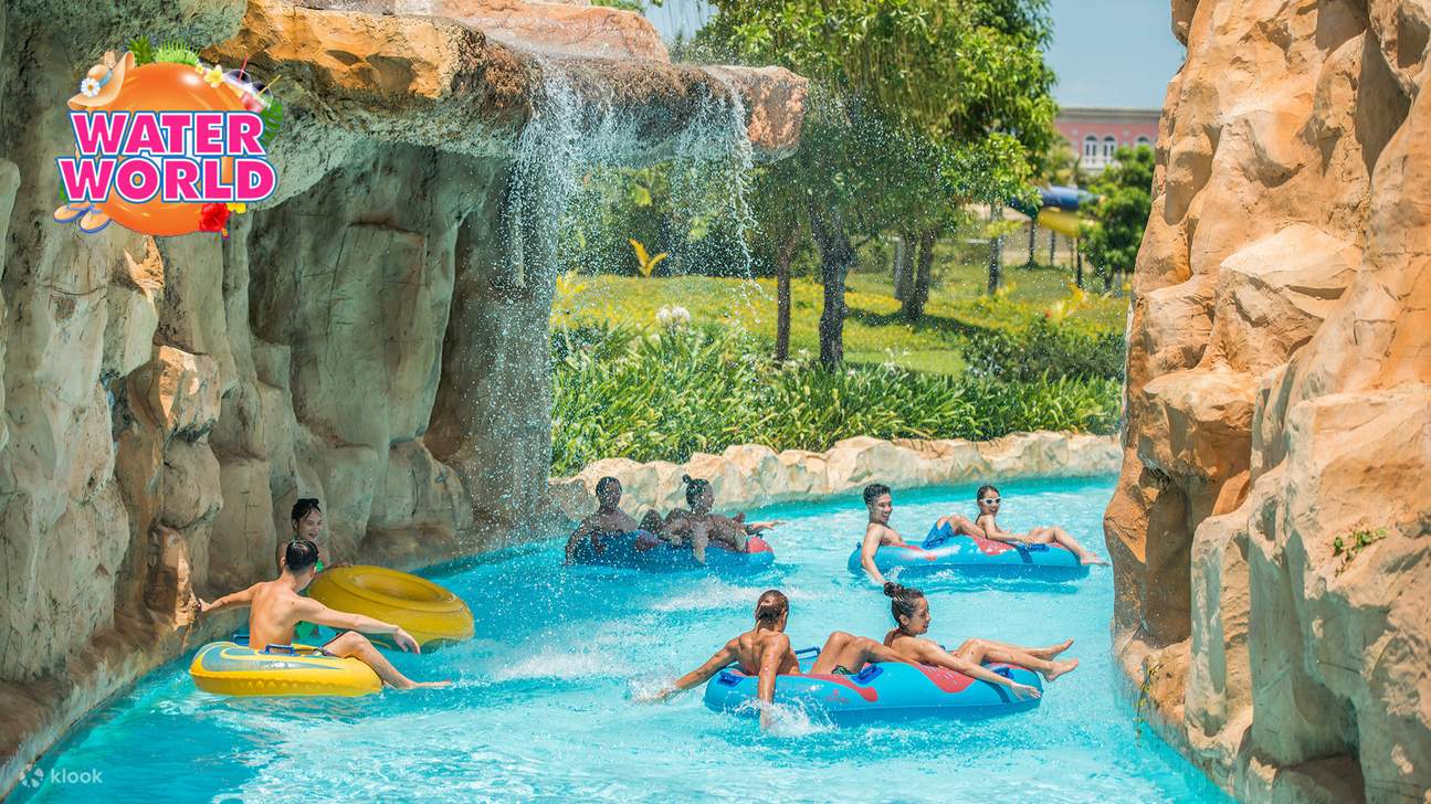 เดอะ เลซี่ ริเวอร์ (The Lazy River) เป็นสถานที่ที่เหมาะอย่างยิ่งสำหรับคุณในการผ่อนคลายหลังจากเล่นเครื่องเล่นสุดมันส์มาแล้ว ปล่อยใจไปกับสายน้ำ ก่อนที่จะไปเผชิญหน้ากับความท้าทายรอบต่อไป