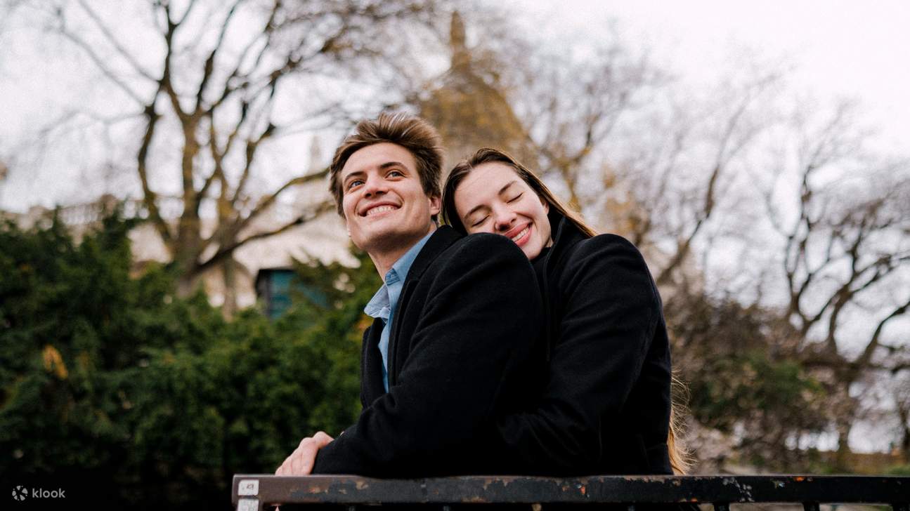 ช่างภาพมืออาชีพในปารีส - บริการถ่ายภาพรอบ หอไอเฟล