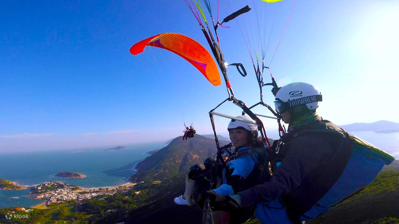 Golden hour views above Hongkong Island.