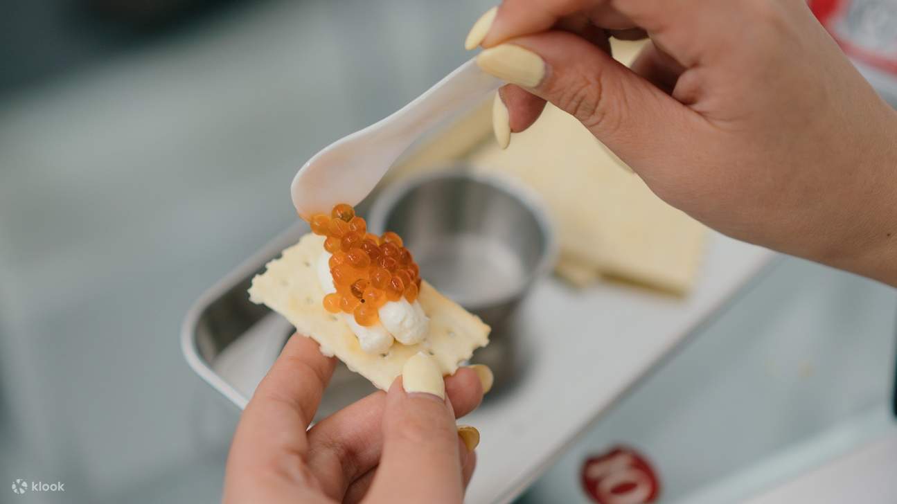 ANDSOFORTH 推出的仙境颠倒用餐体验