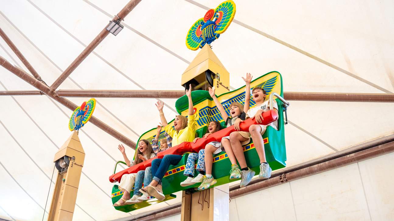 Окунитесь в красочный мир, где творчество приносит радость с каждым кубиком.