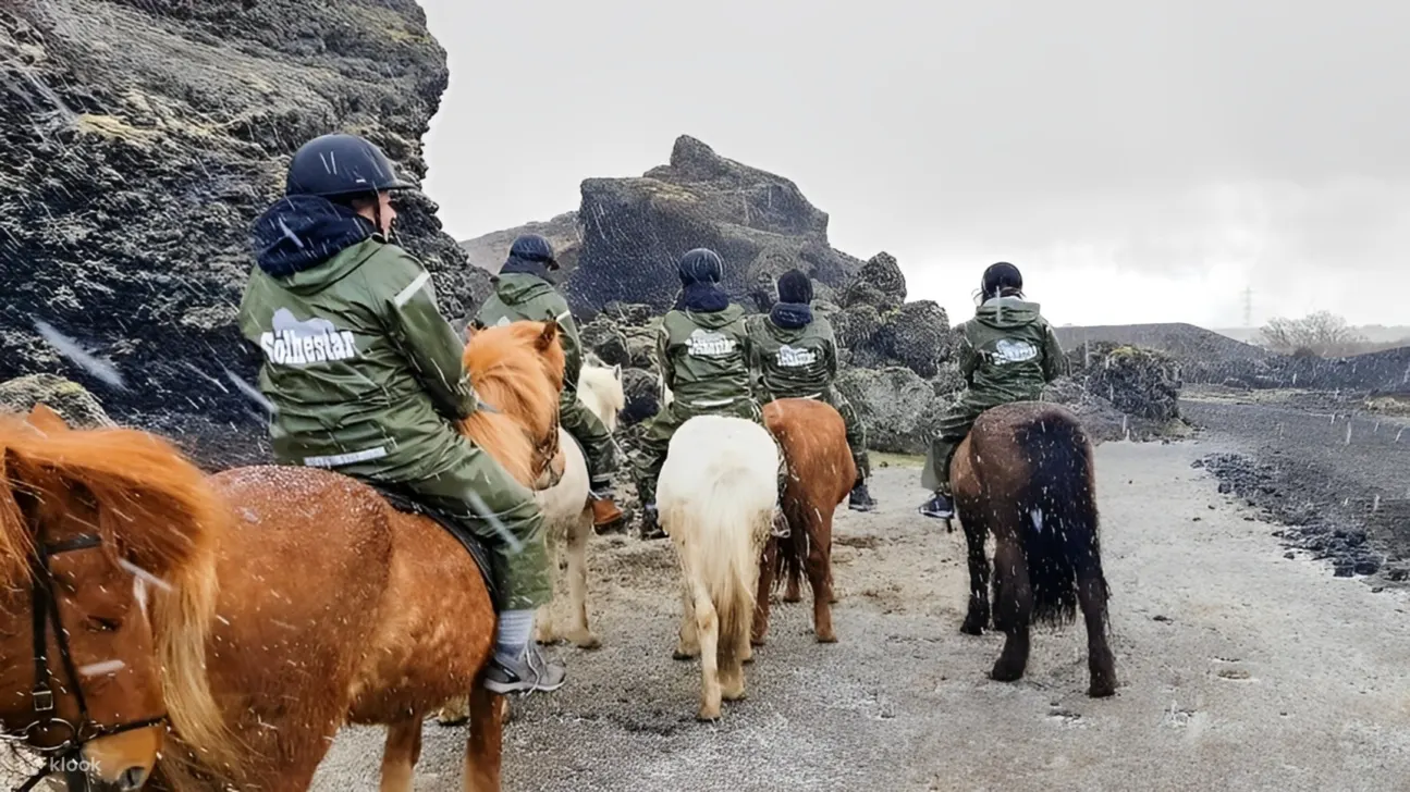 穿越火山奇境——骑上冰岛马，感受冰岛的原始之美
