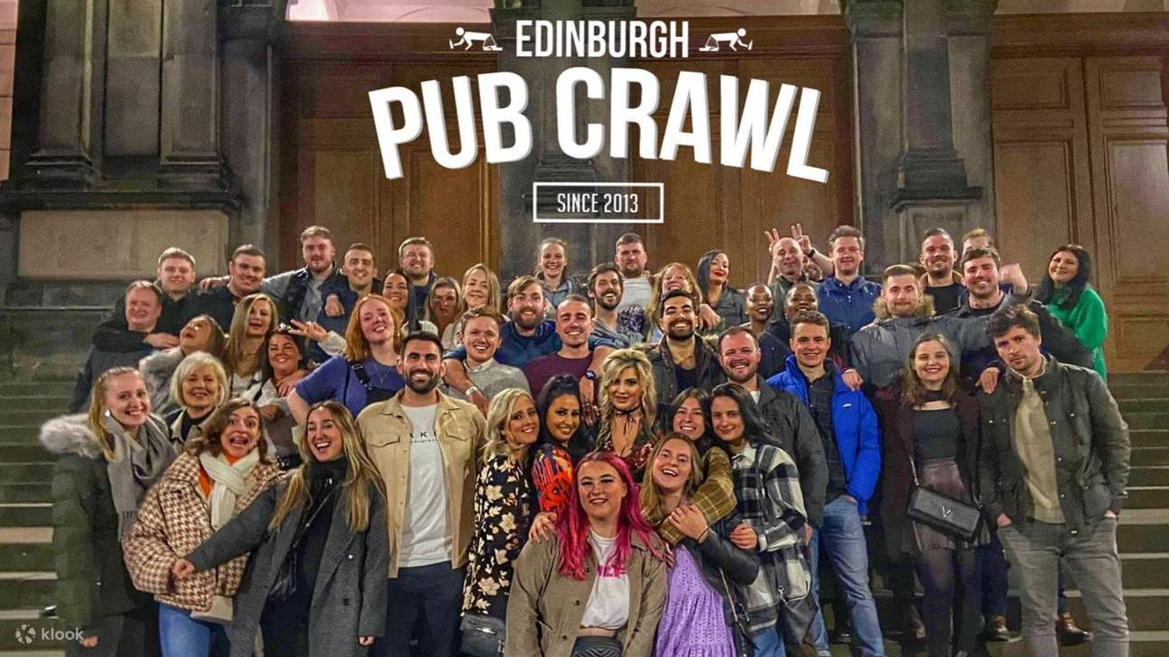 Alza un calice, condividi storie e preparati per una notte vivace.