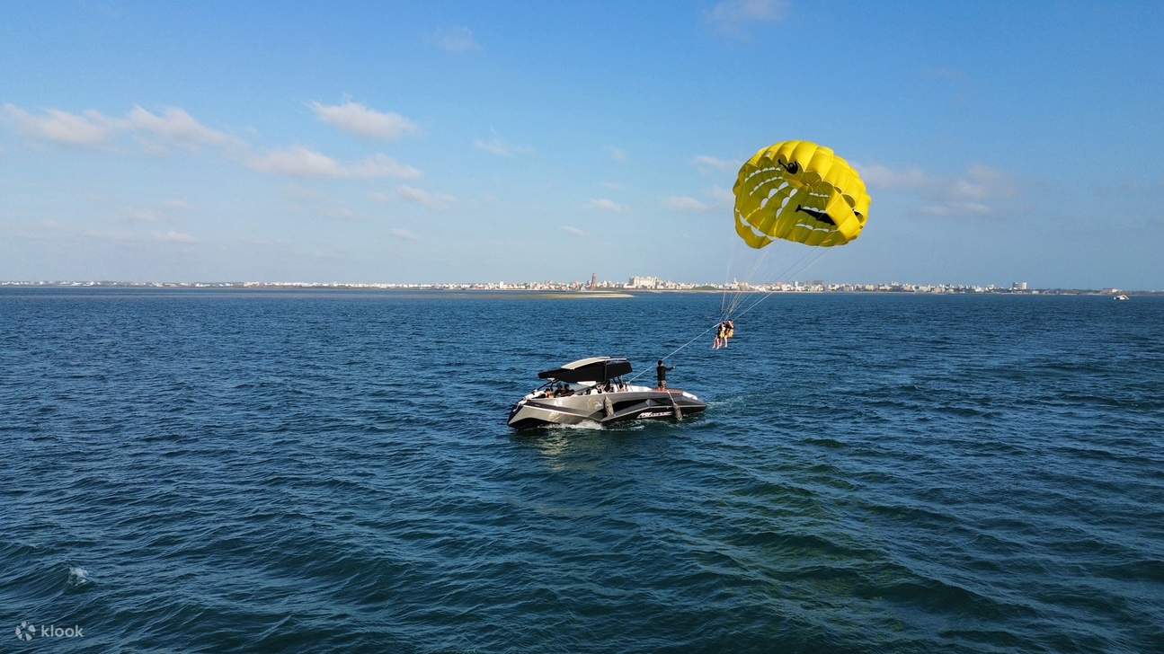 Penghu Water Activities: Parasailing Flight Experience