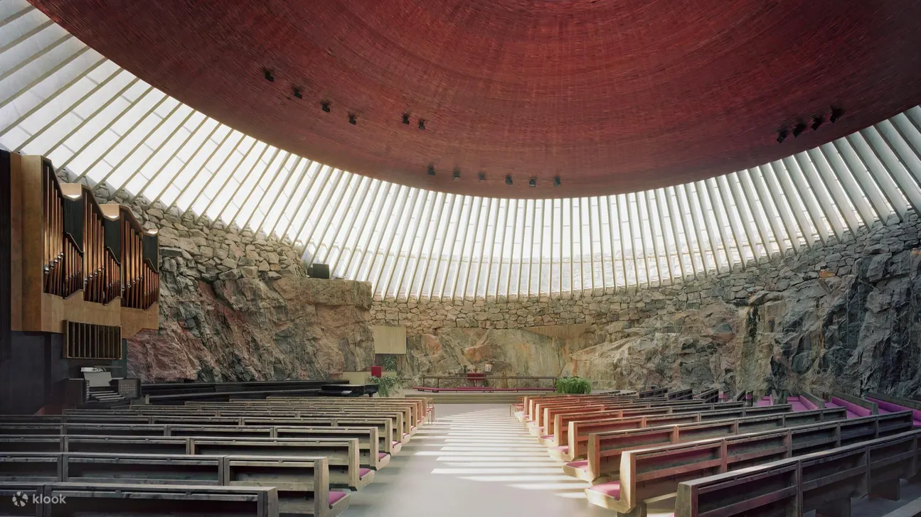 在圣殿广场教堂 (Temppeliaukio Church) 体验令人惊叹的自然与建筑的融合