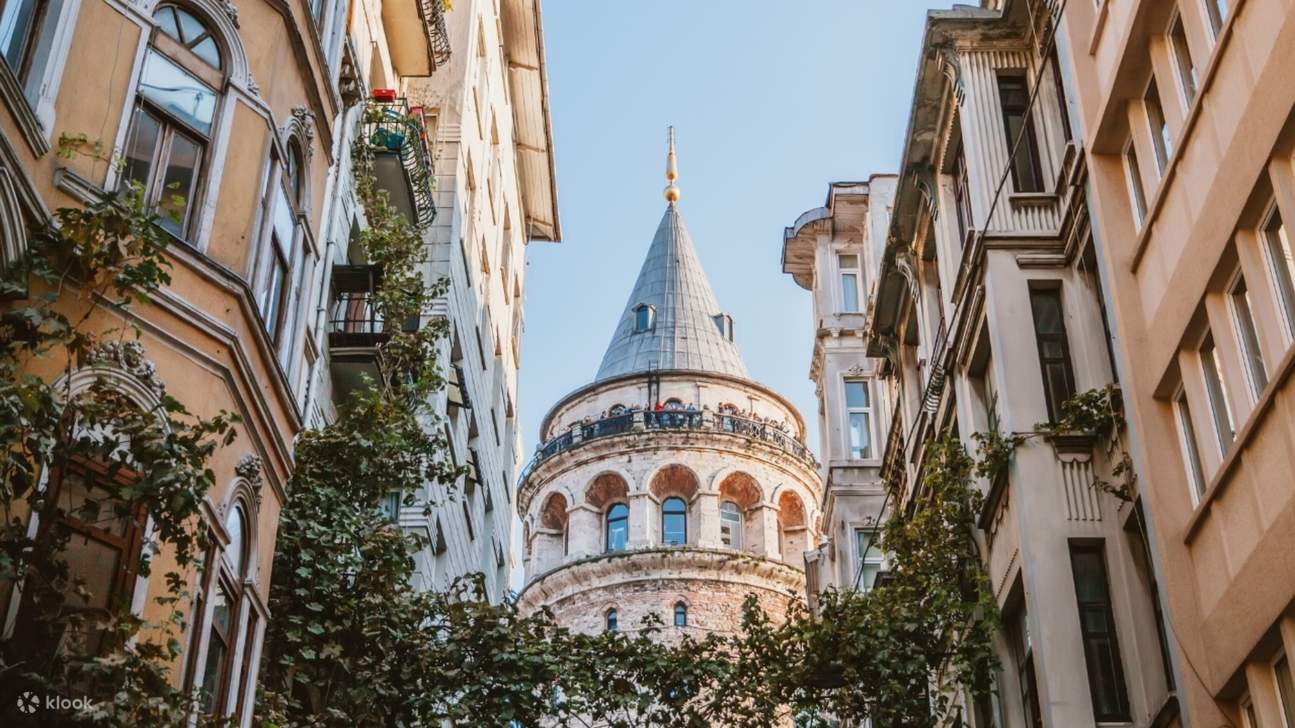 Pemandangan yang berbaloi untuk didaki di mana masa lalu dan masa kini bersatu