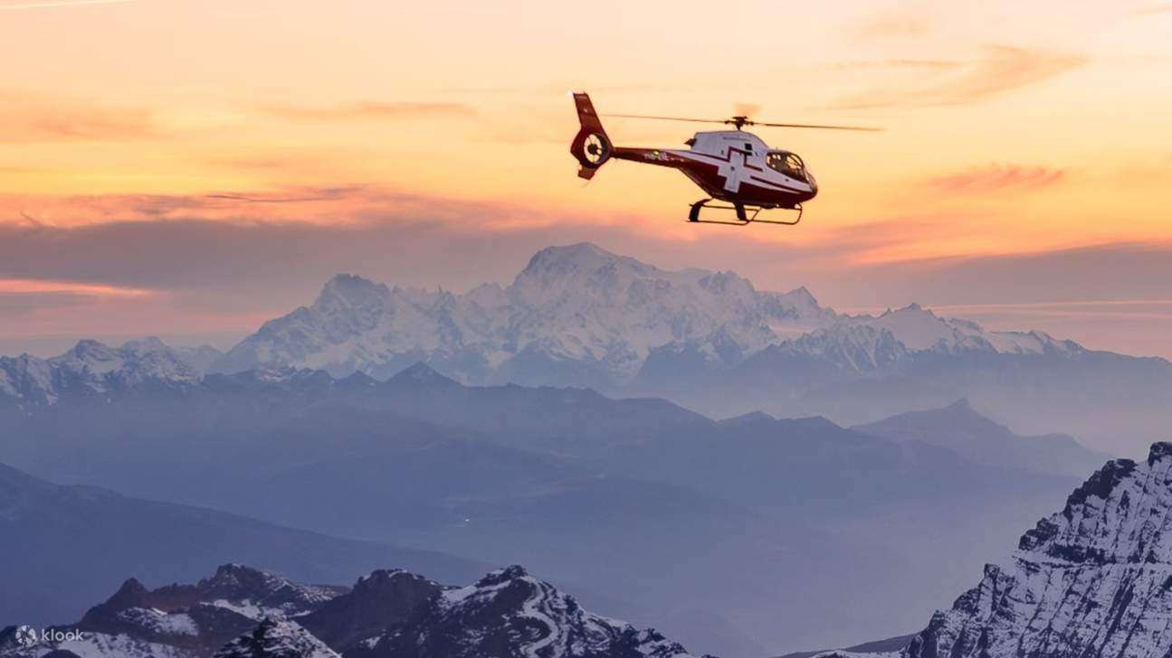 翱翔于瑞士中部令人叹为观止的群山和湖泊之上