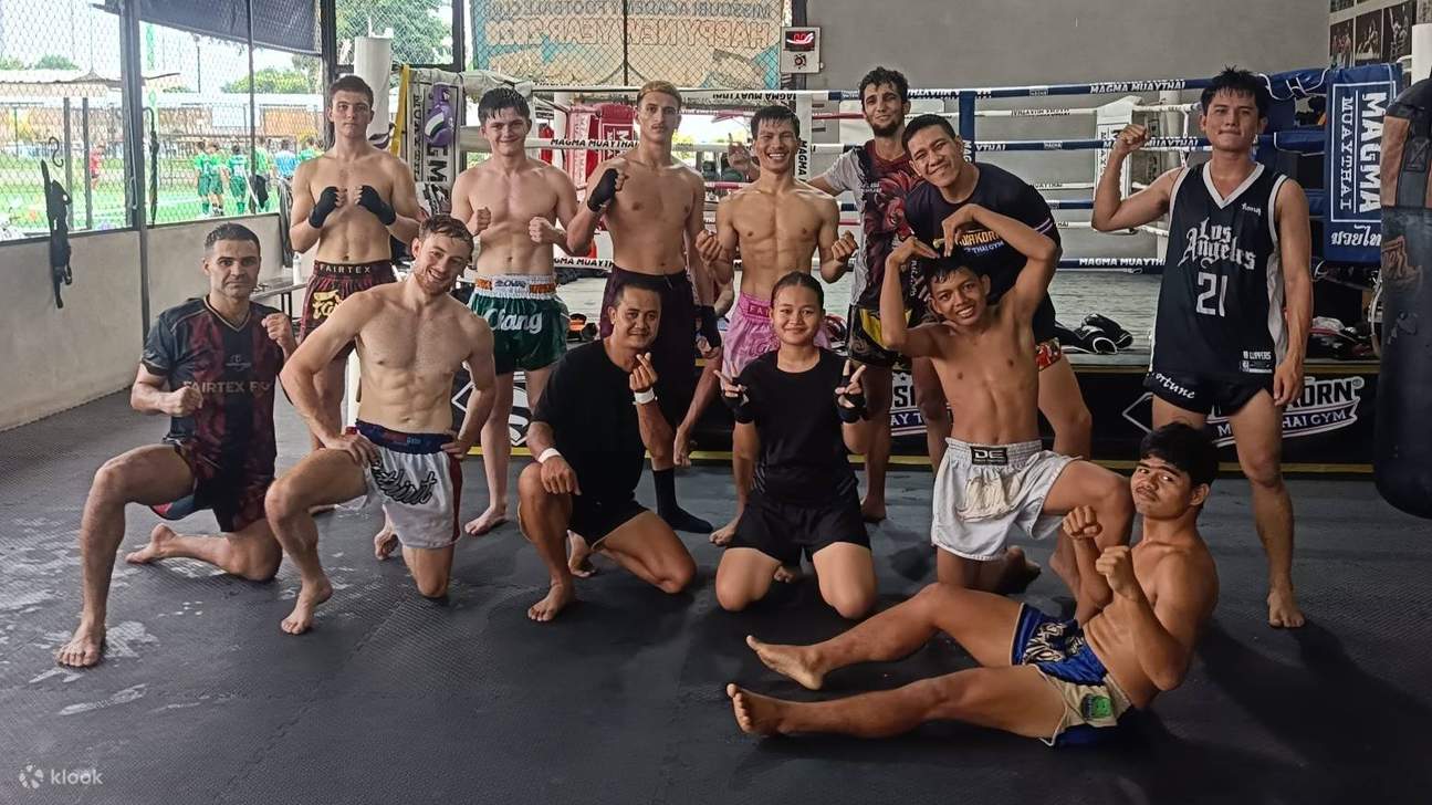 Sobald Sie die Grundlagen des Muay Thai verstanden haben, wird Ihr Trainer Ihr Sparringspartner, um Ihnen zu helfen, Ihre Technik zu verbessern.