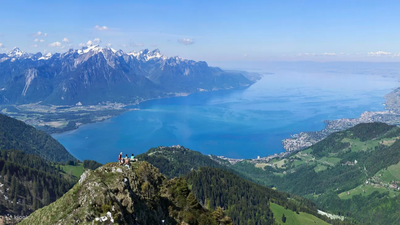 欣赏日内瓦湖和雄伟的瑞士阿尔卑斯山的全景