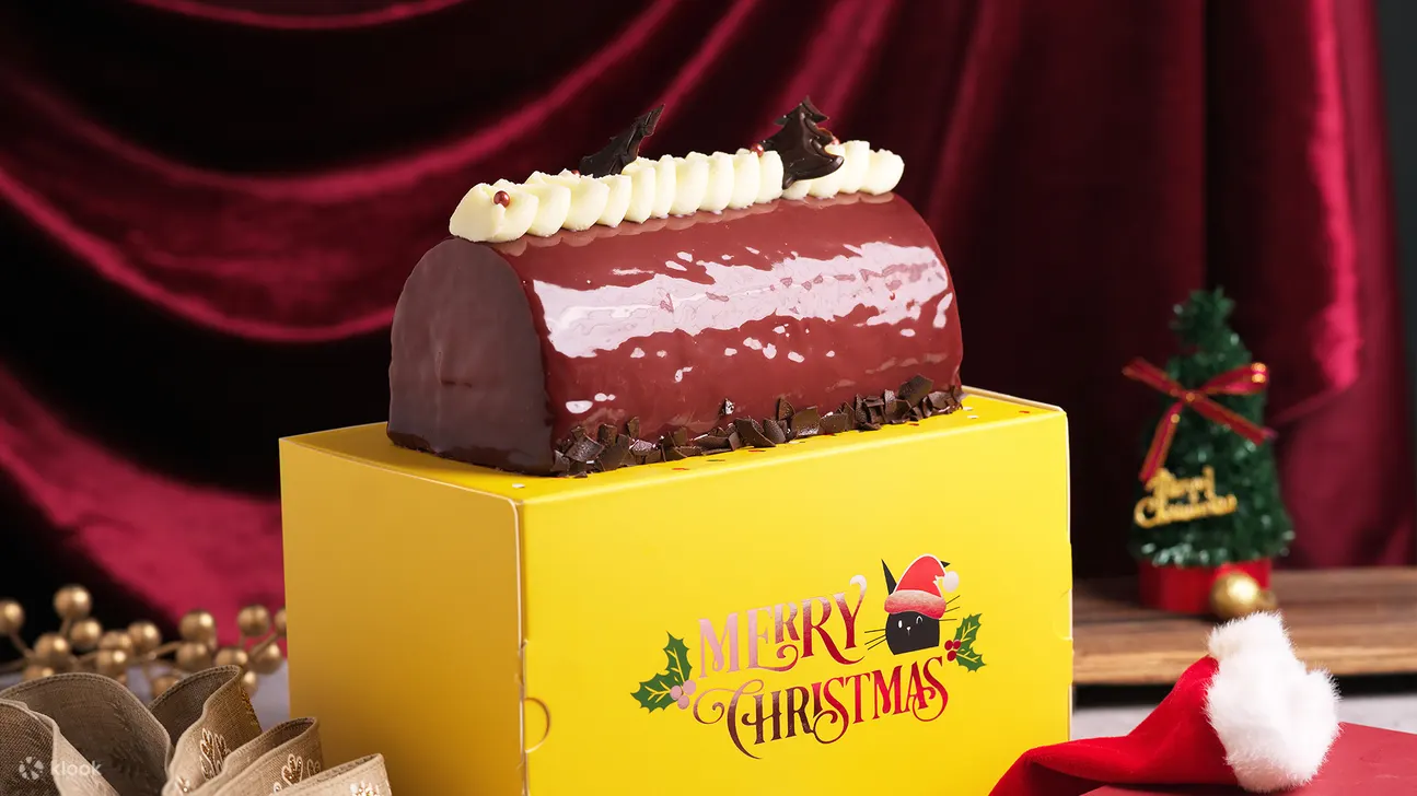 Get ready to make this Christmas truly magical with our limited-edition log cheesecake!