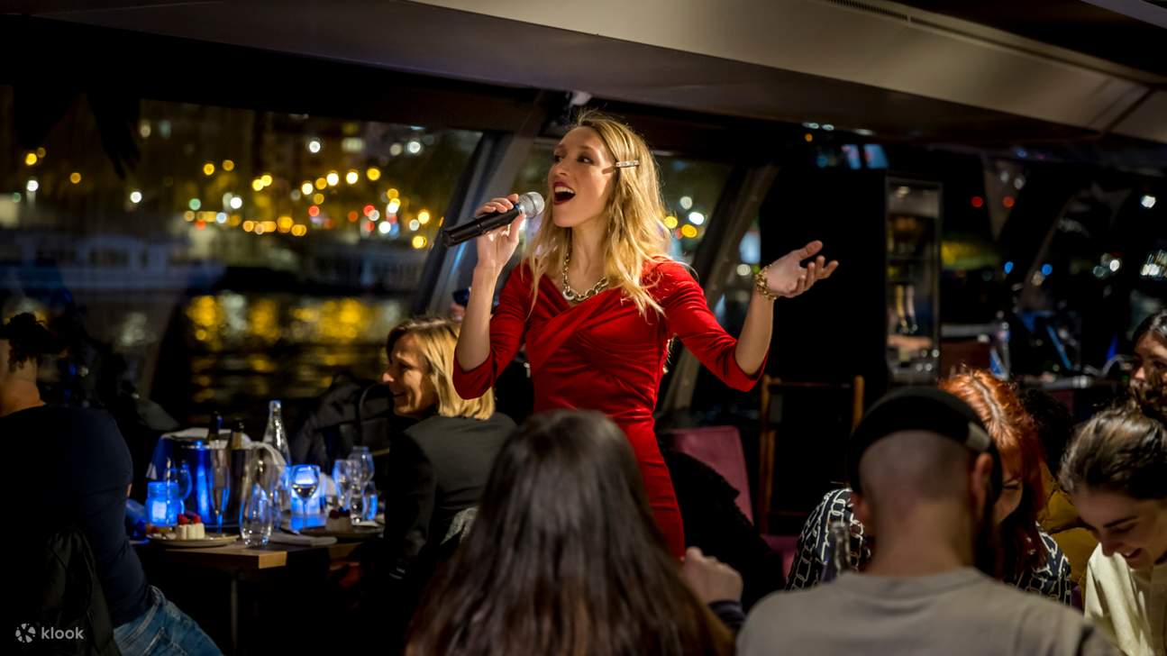 Seine River Cruise dengan Makan Tengah Hari atau Malam di Paris