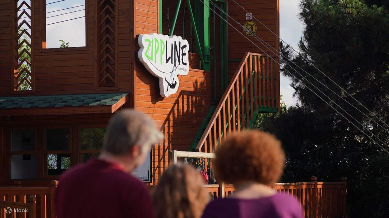 在伊斯坦布尔体验博斯普鲁斯海峡高空滑索