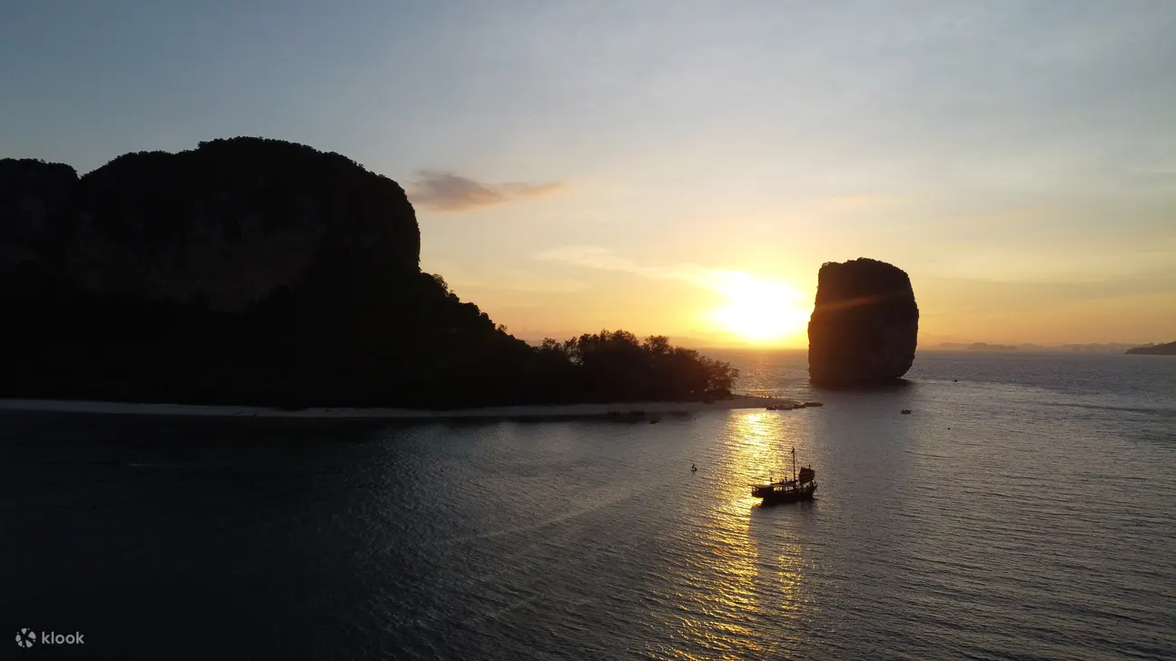 4 岛浮潜日落之旅 + 生物发光夜泳。