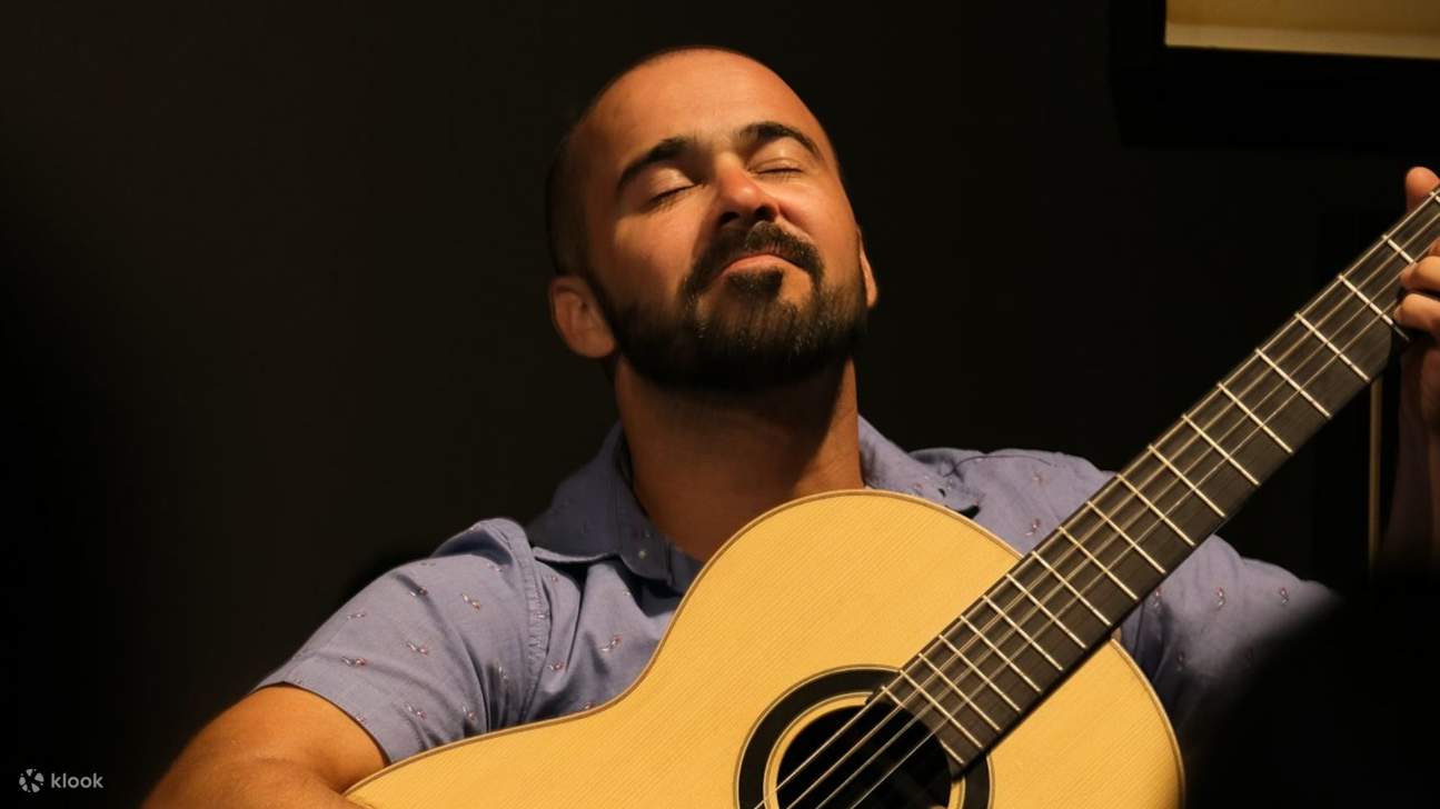 心のこもったパフォーマンスは、ポルトガルのファドの伝統の永遠の美しさを披露します