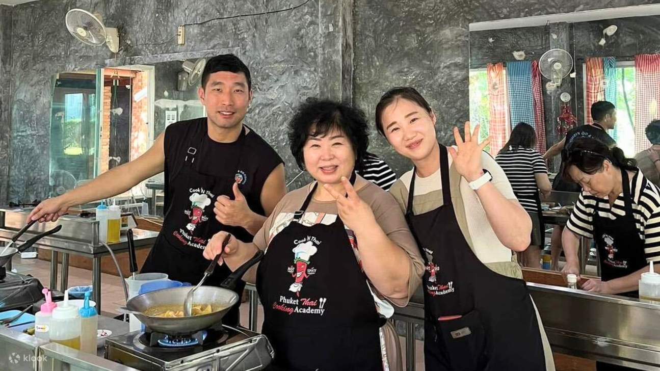 ชั้นเรียนทำอาหารไทยที่ Phuket Thai Cooking Academy