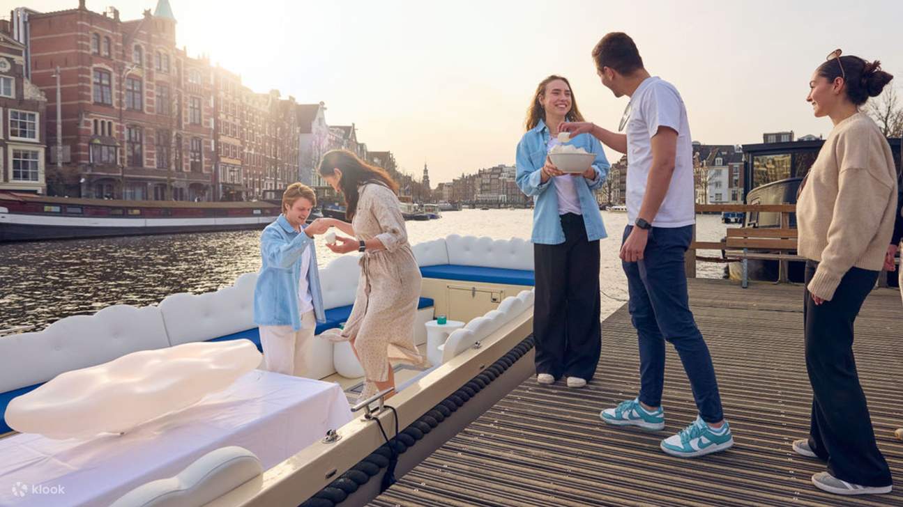 สัมผัส **ประสบการณ์** วัฒนธรรมร้านกาแฟของ**อัมสเตอร์ดัม**อย่างสะดวกสบายบนเรือคลาวด์