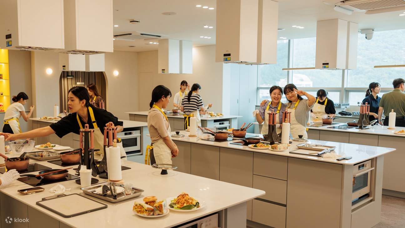 O’Kitchen Busan ialah kelas memasak makanan K di mana anda boleh merasai resipi rumah Korea yang asli, yang dikenali sebagai “Jipbap.”
