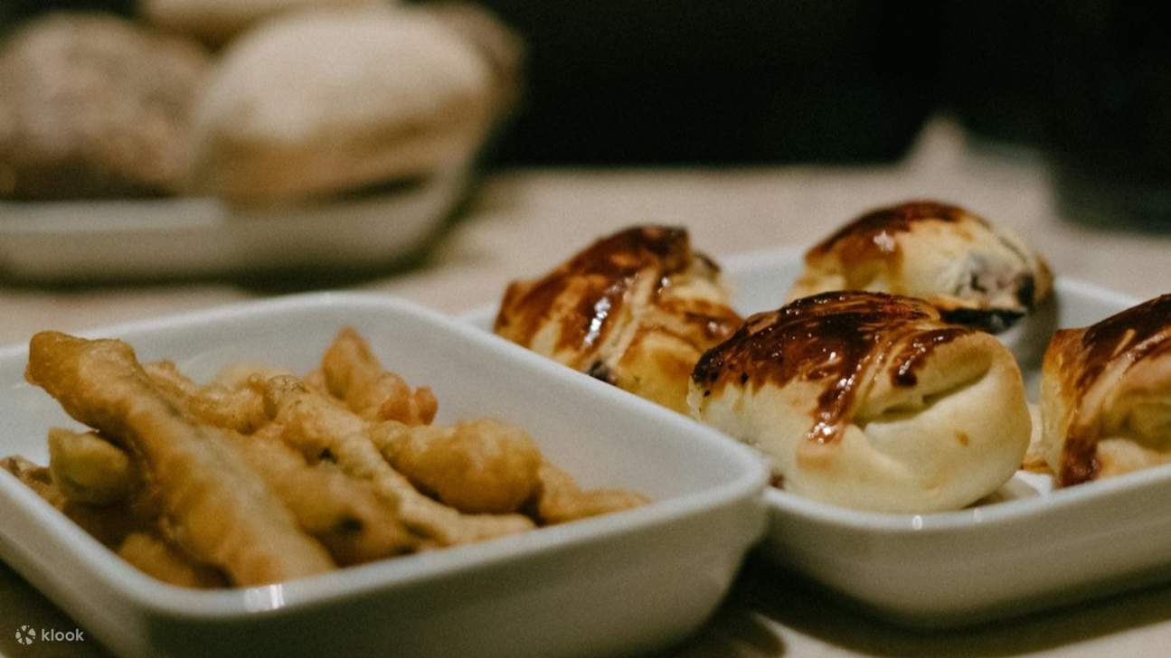 Thưởng thức các món khai vị truyền thống của Bồ Đào Nha, sự kết hợp hoàn hảo với nhịp điệu sâu lắng của những đêm nhạc Fado