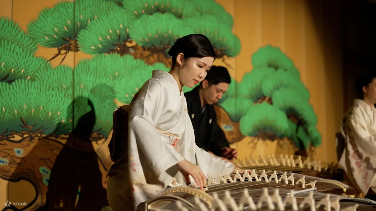 日本传统音乐表演和歌舞伎服装拍照体验