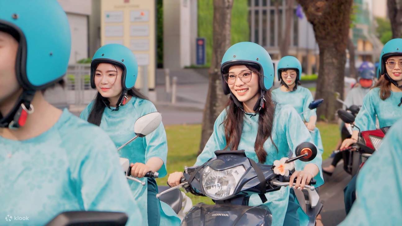 Tour dello street food con ragazze in ao dai