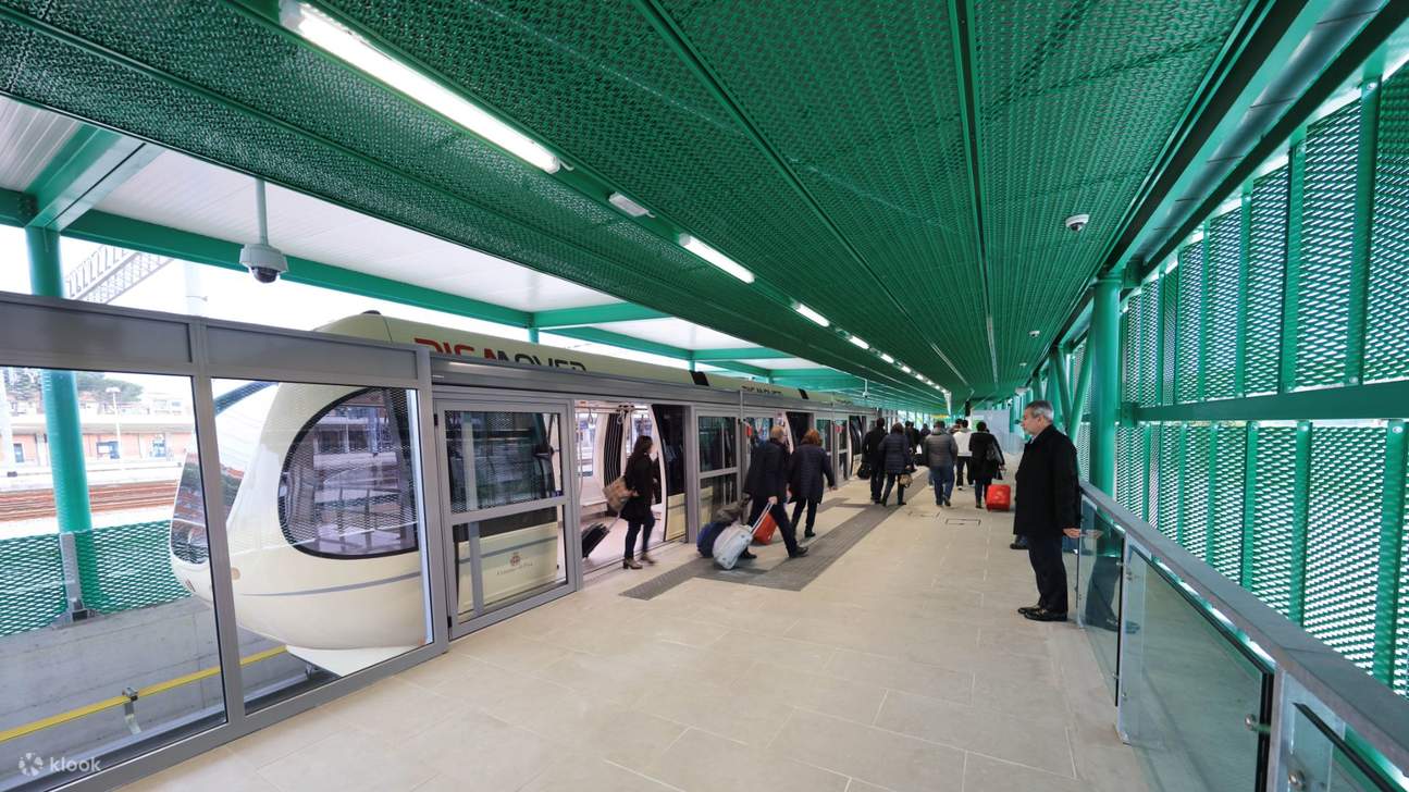 Conexión fácil desde el Aeropuerto de Pisa a la Estación Central de Trenes mediante el Pisa Mover