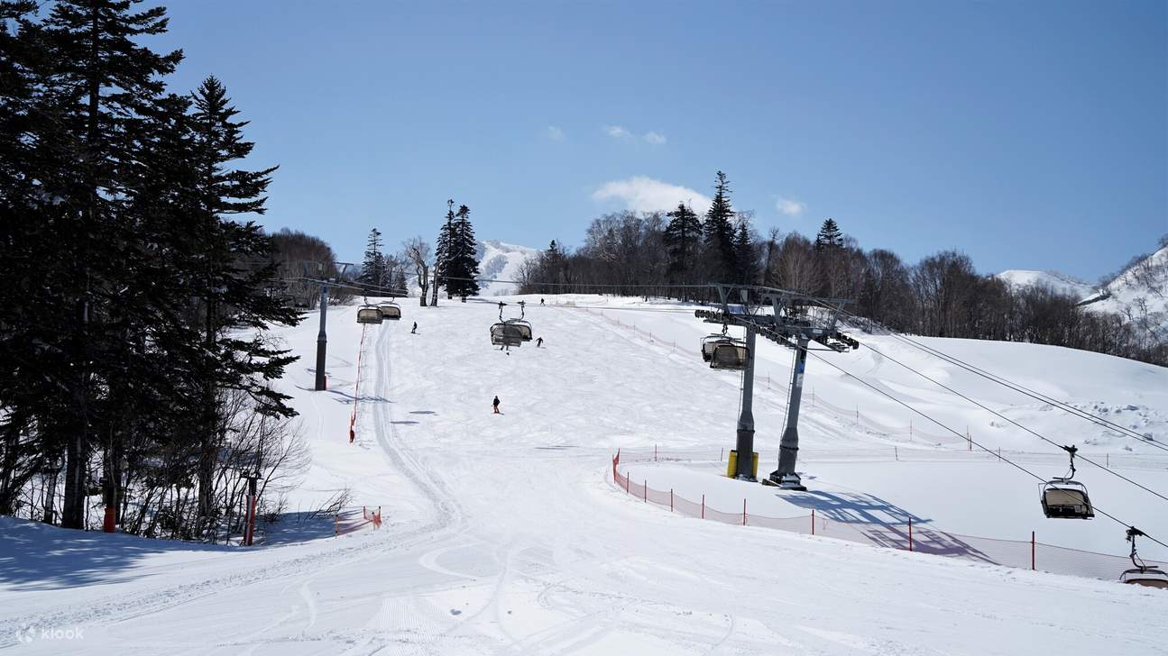 Уровни для всех способностей: разделены на зоны для начинающих, среднего уровня и продвинутых, чтобы подойти каждому лыжнику.