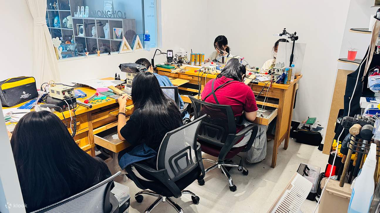 Crea il tuo anello e ciondolo in argento – Corso di un giorno a Seoul