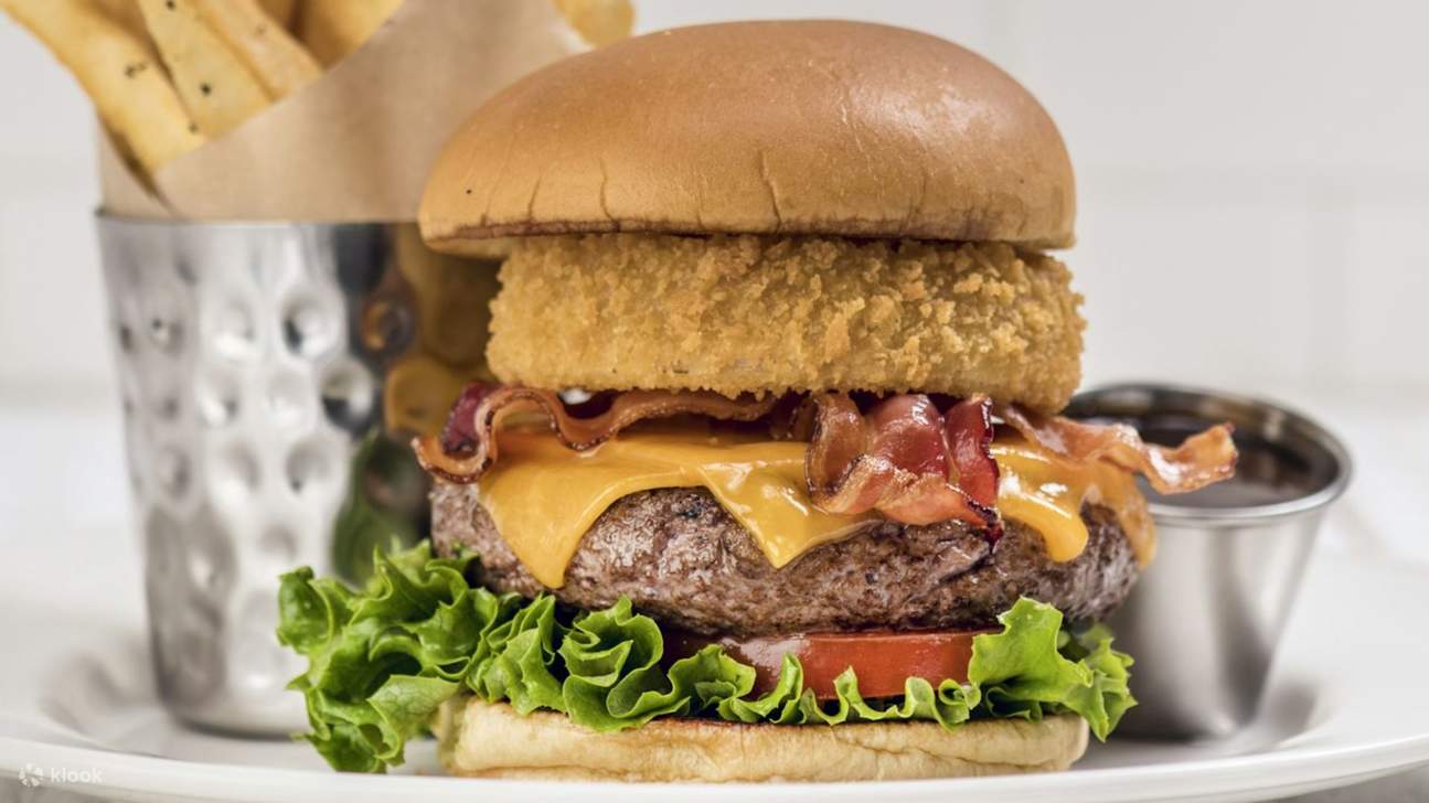 Погрузитесь в кулинарное приключение, сочетающее в себе отличную еду и заряжающую атмосферу.