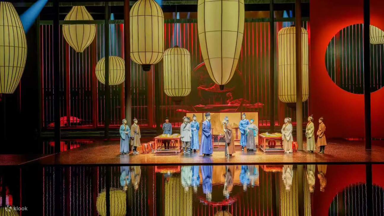 將傳統戲曲的唱腔、身段與武夷山 “雙世遺” 的奇幻意境融合，營造出 “人在畫中游” 的唯美場景，盡顯傳統藝術的韻味