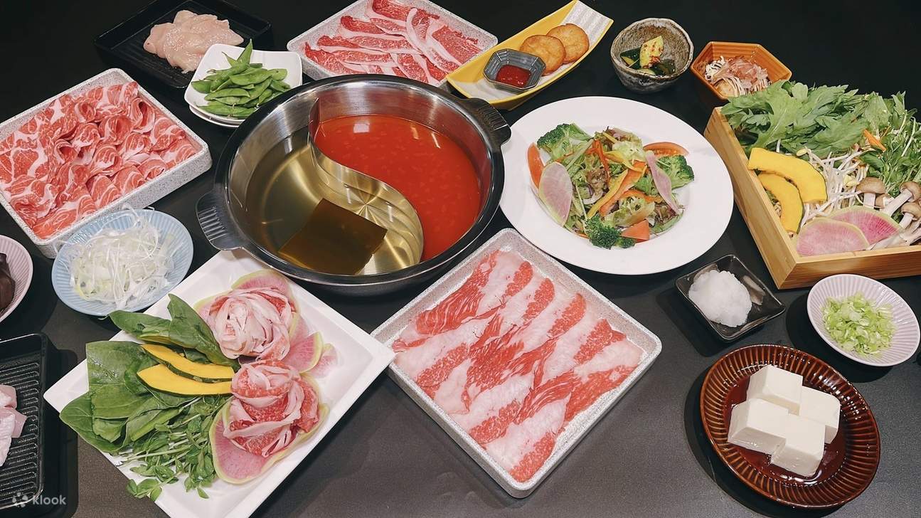 Japanese hot pot (nikonikonabe) shabu-shabu & sukiyaki hotpot - Dotonbori, Osaka