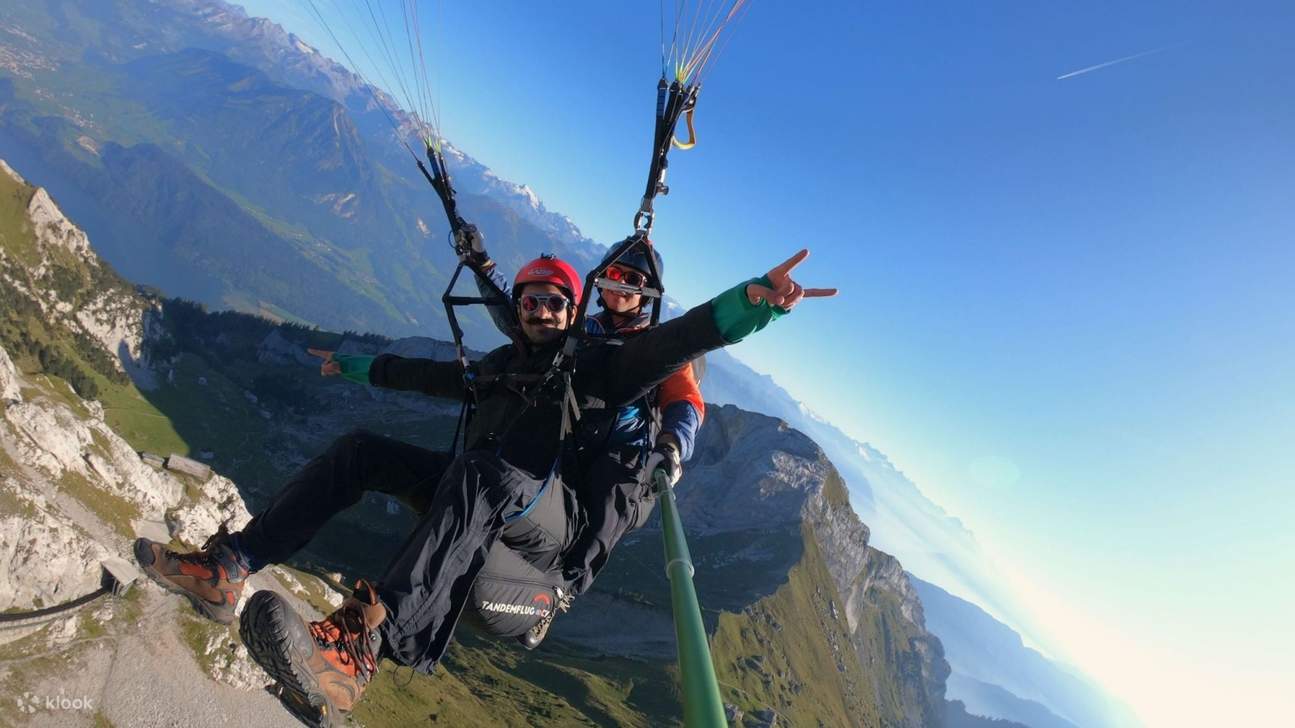 Trải nghiệm dù lượn trên đỉnh núi Pilatus ở Lucerne
