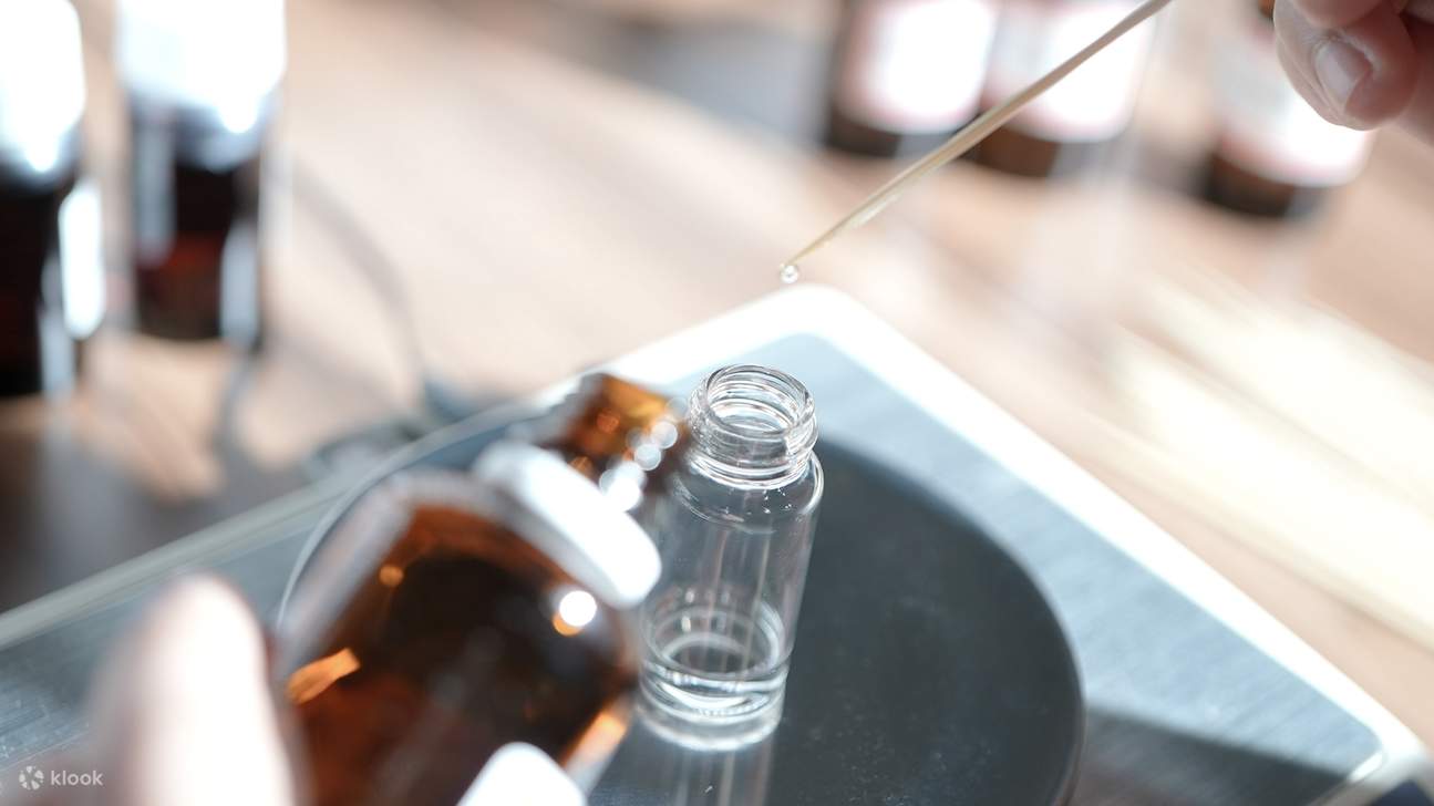 Compounding fragrances