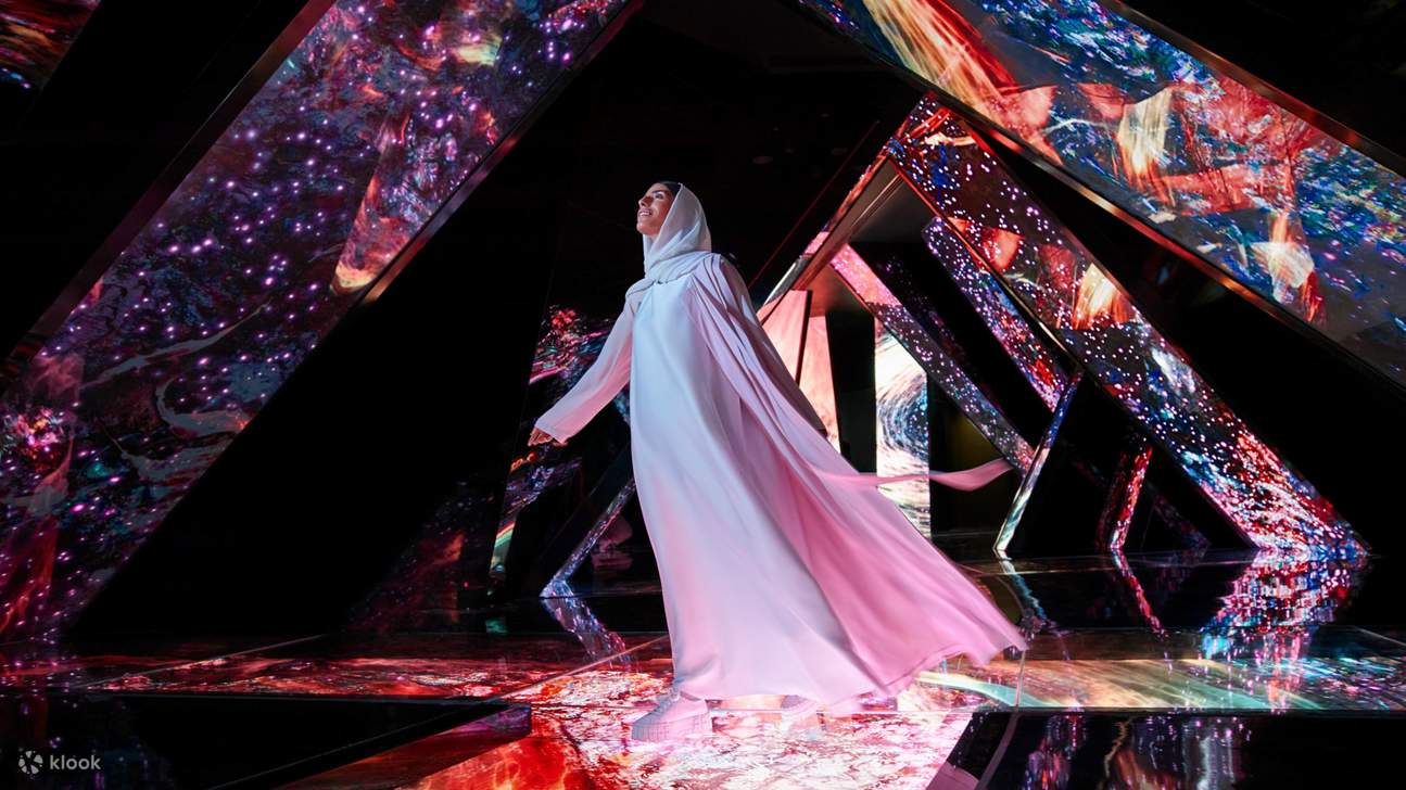 Đi lang thang qua 12 phòng triển lãm được thiết kế tỉ mỉ tạo nên AYA Universe