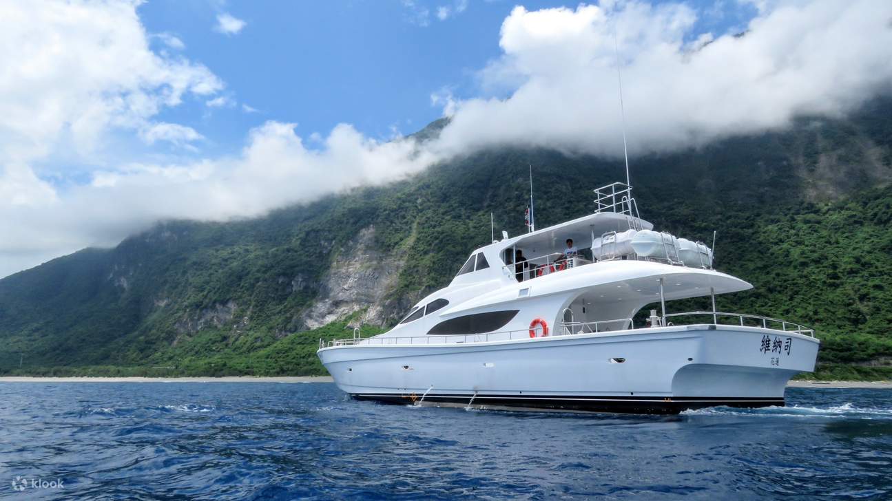 Hualien | Venus Whale Watching | Luxuriöse Yacht-Walbeobachtungstour