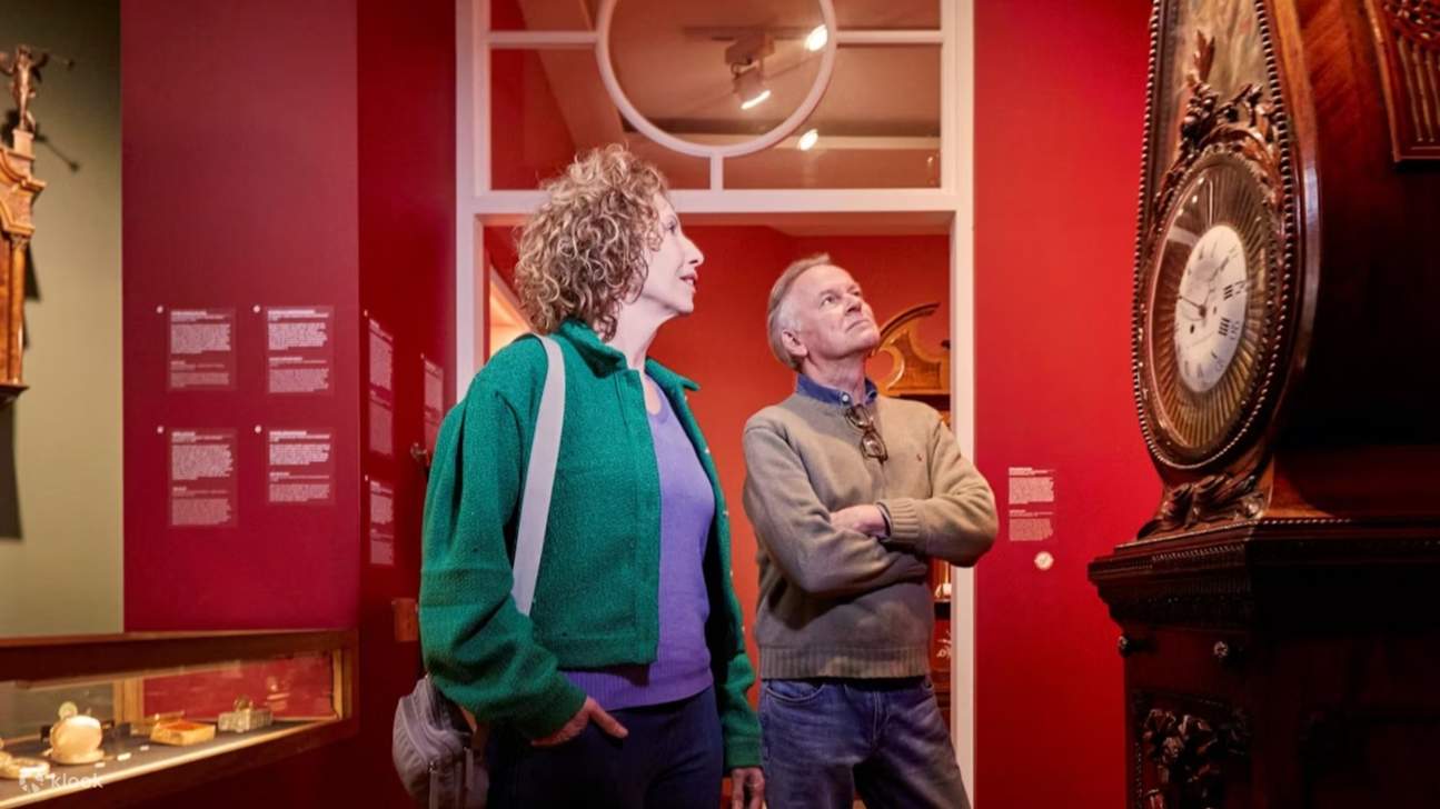 Chiêm ngưỡng sự khéo léo tinh xảo của những chiếc đồng hồ cổ và các loại đồng hồ đo thời gian hấp dẫn khác