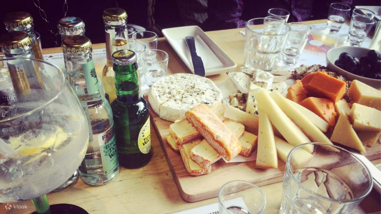 在愛丁堡品嚐蘇格蘭肉餡羊肚、威士忌和杜松子酒體驗