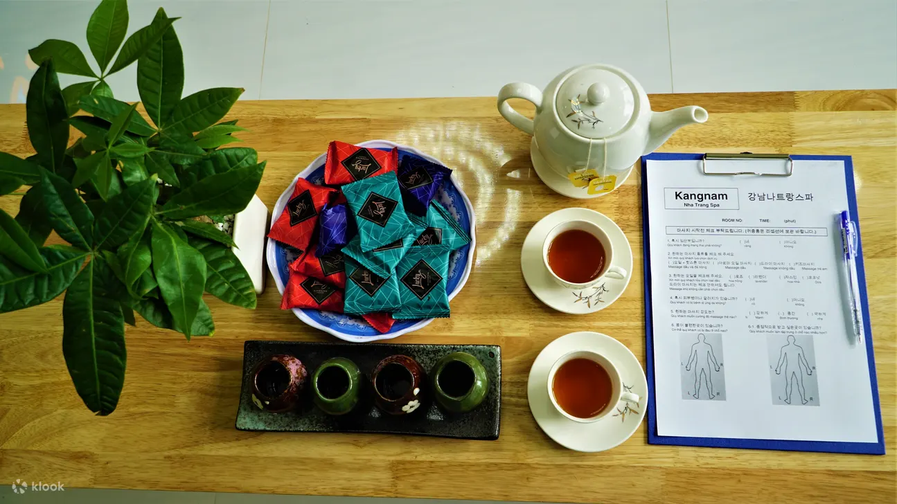 招待会提供免费茶和饼干