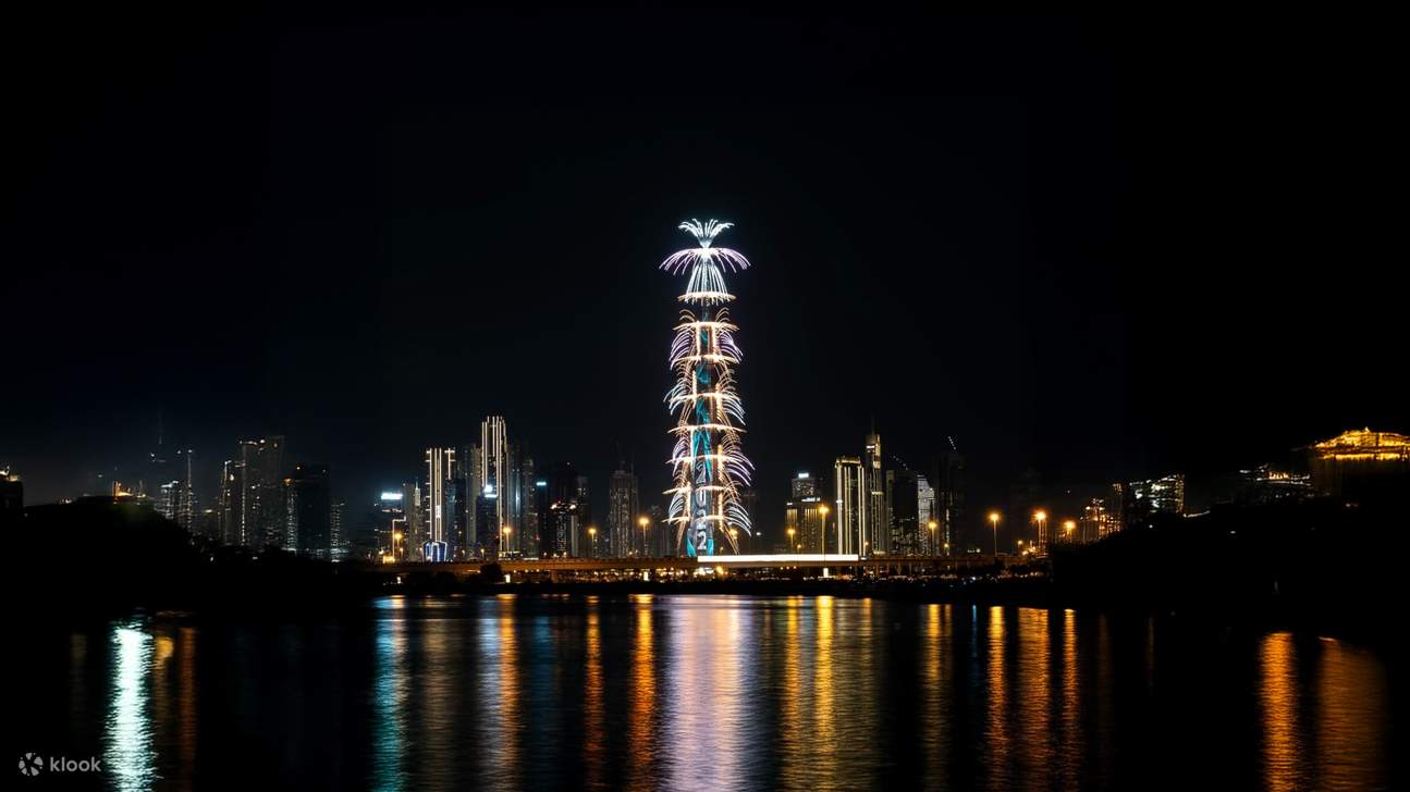 Chào đón năm mới dưới bầu trời rực rỡ pháo hoa và khoảnh khắc nửa đêm kỳ diệu khó quên