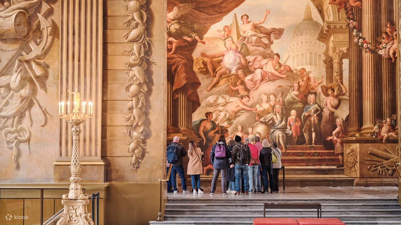 Sự hùng vĩ của Painted Hall khiến du khách kinh ngạc trước những thiết kế phức tạp của nó