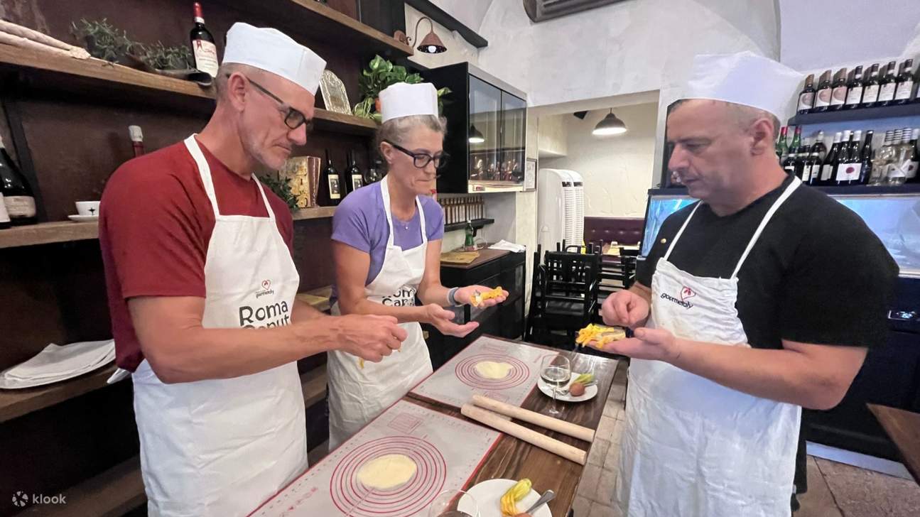 Sunset cooking class experience in Rome