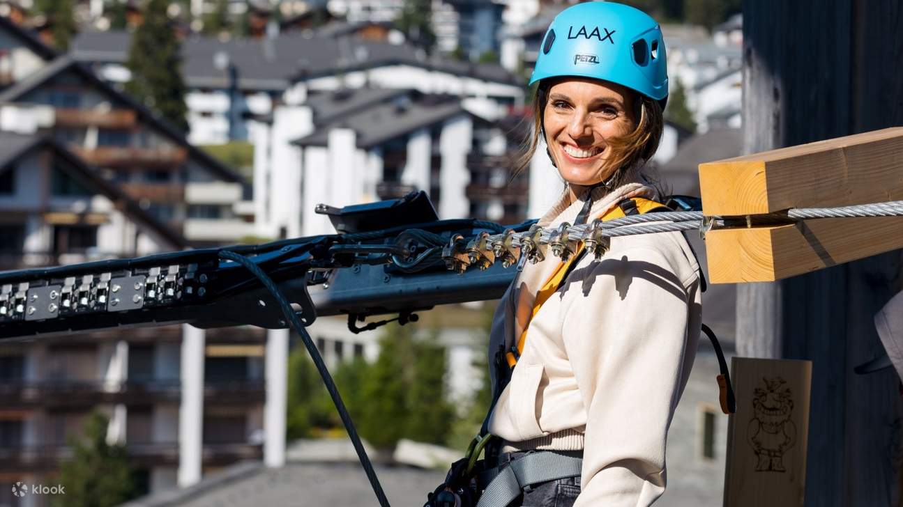 Senyum lebar mencerminkan kegembiraan dari petualangan Laax tak terlupakan yang menanti