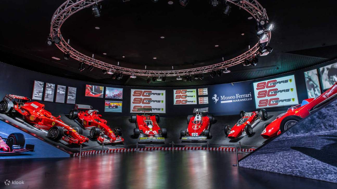 Erfahren Sie mehr über Ferraris technische Fortschritte, die weltweit neue Maßstäbe in Bezug auf Geschwindigkeit, Sicherheit und Luxus setzen