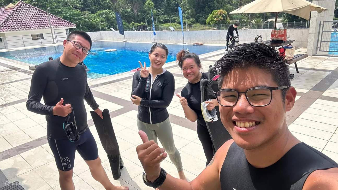 Wajah ceria, air jernih, dan minda yang fokus—hari latihan kolam ialah cara terbaik untuk mengasah kemahiran menyelam bebas dan membina keyakinan.