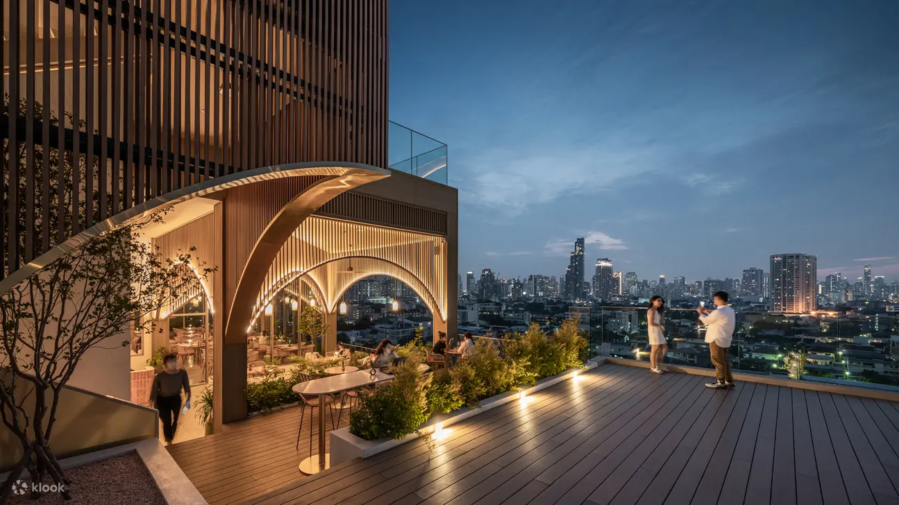 SOL 和 LUNA BKK 屋顶
