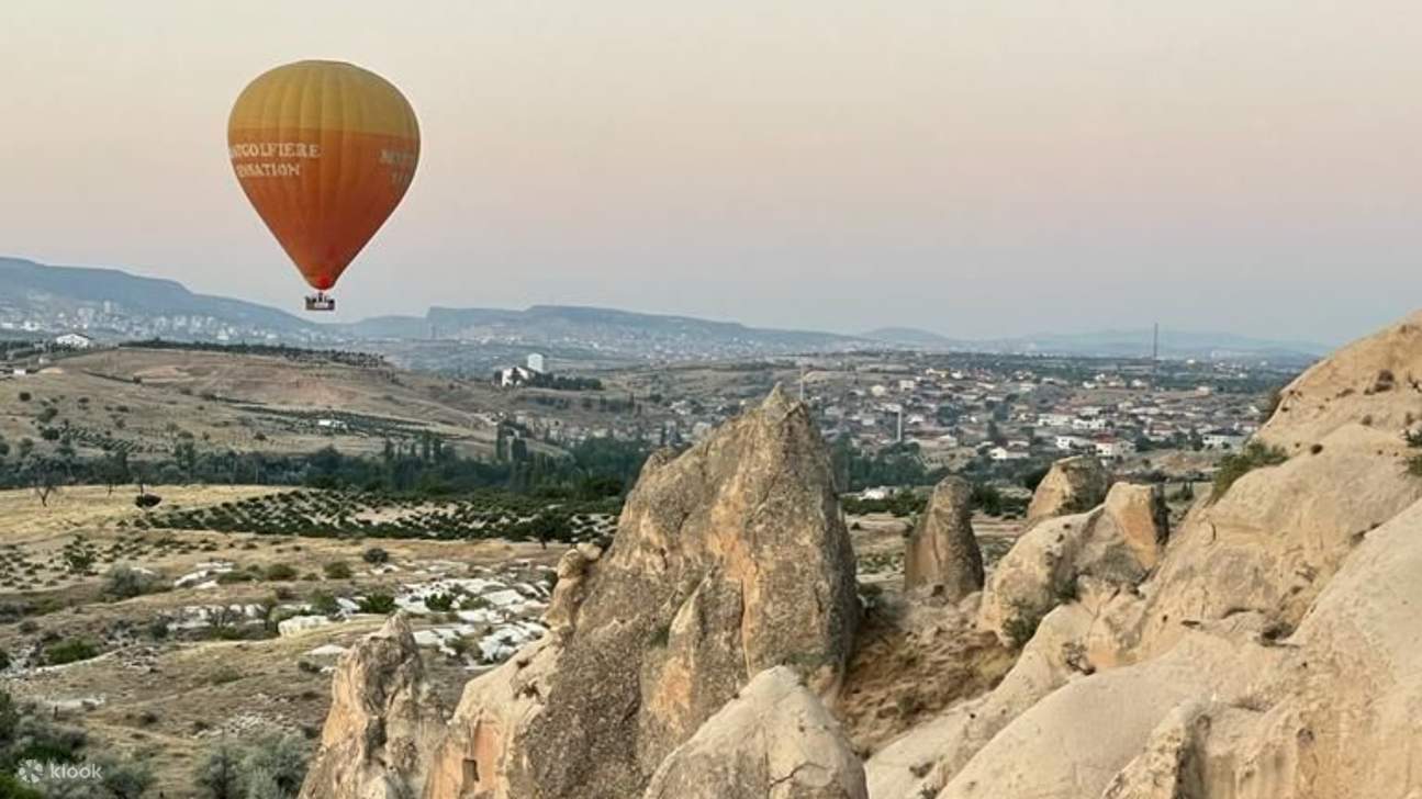 กิจกรรมนั่งบอลลูนลมร้อนชมหุบเขาในคัปปาโดเกีย
