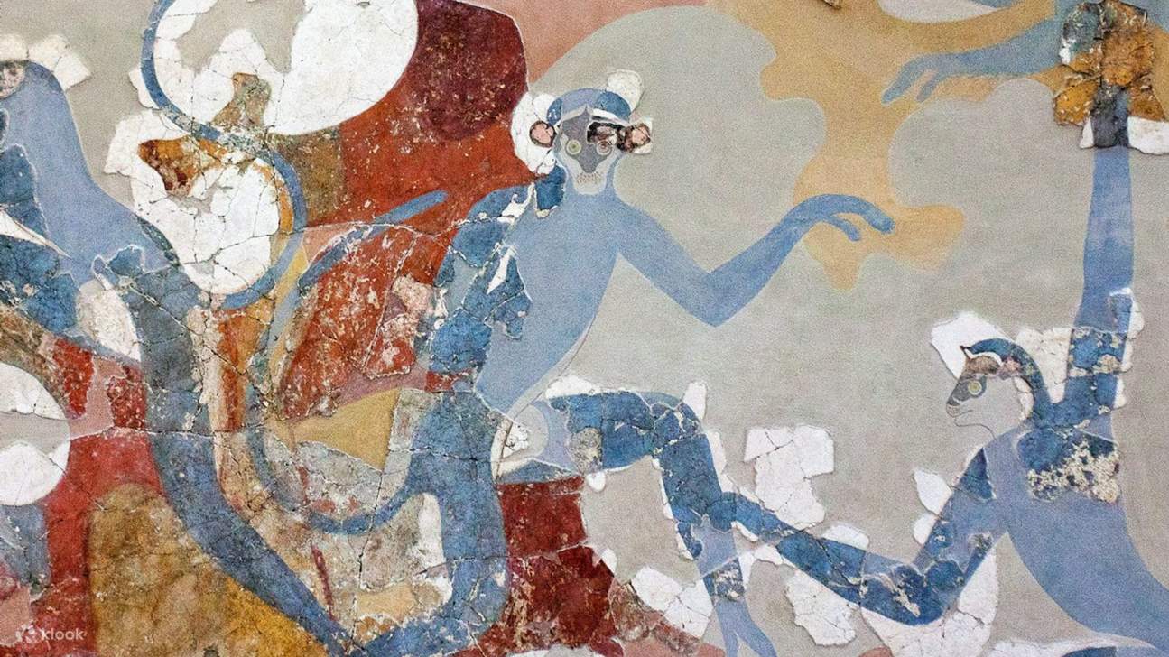 Раскройте тайны минойской цивилизации, процветавшей до катастрофического извержения вулкана на Санторини.