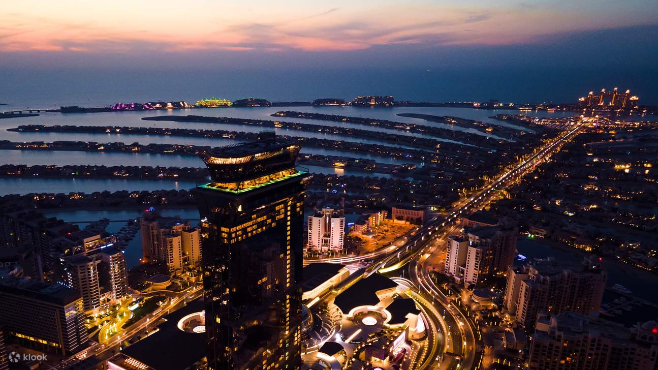 숨 막히는 절경과 고요함이 기다리는 곳으로 순식간에 올라가 보세요.