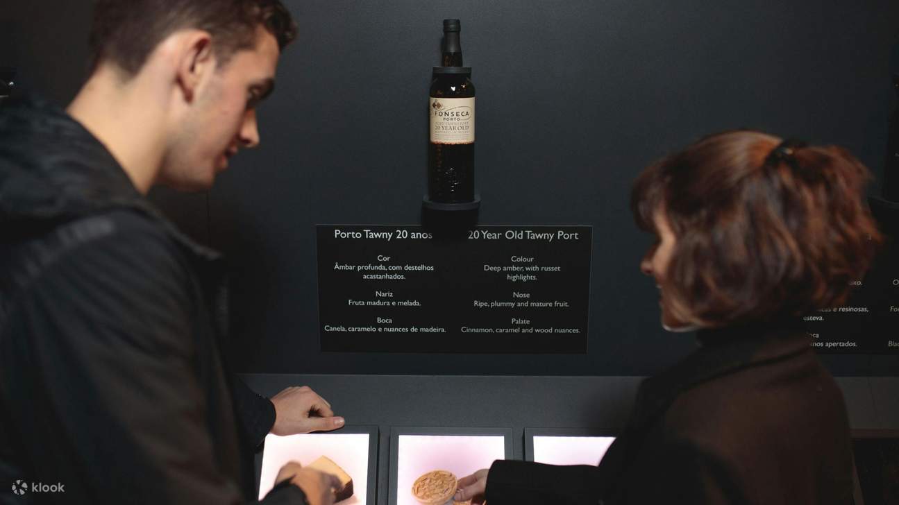 Belum berumur 18 tahun? Jangan risau! Para tetamu muda boleh menikmati segelas jus anggur yang lazat semasa sesi merasa