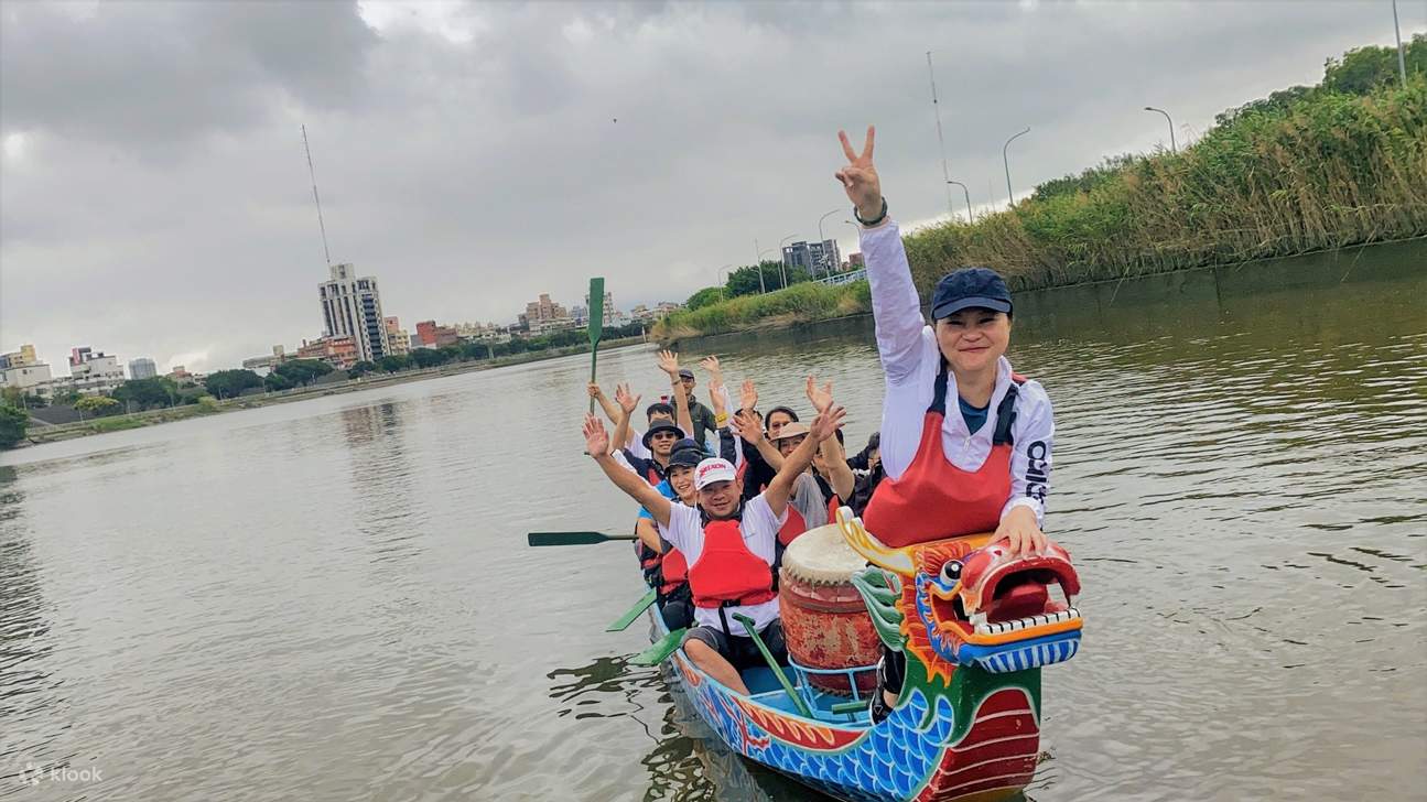 Радостное продвижение на драгонботе по воде, обязательно сделайте красивые фотографии