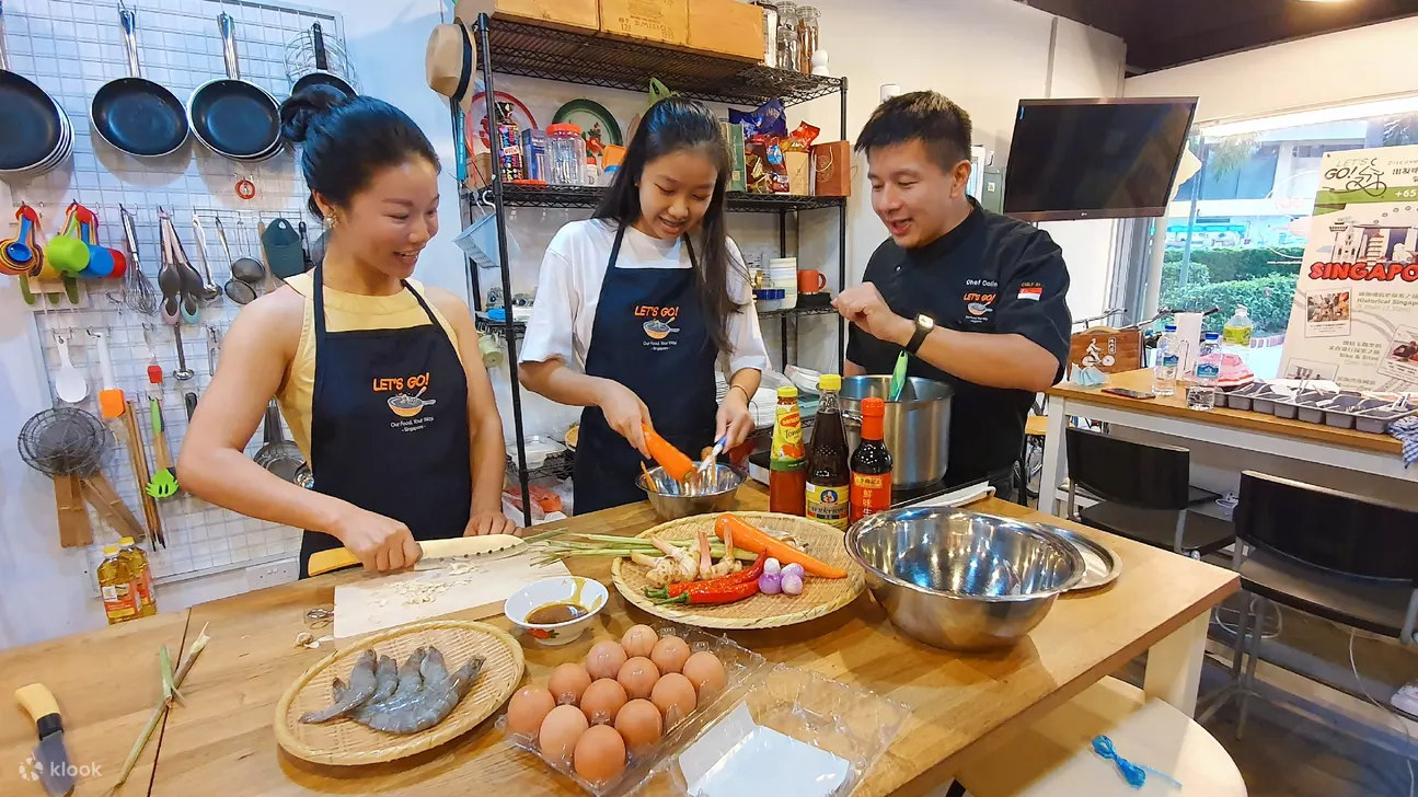 向当地专业厨师学习技巧、技巧和美味的新食谱